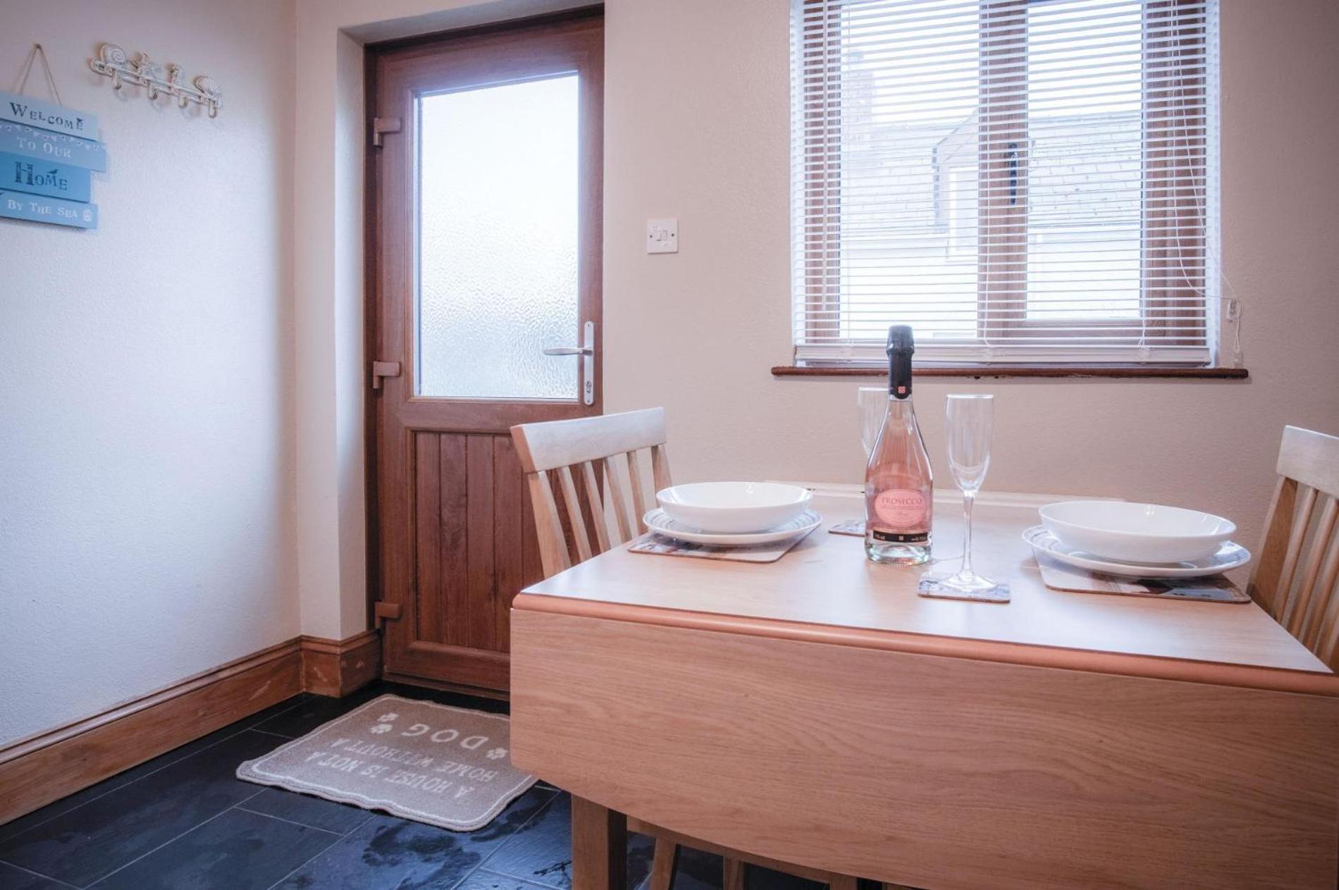 Primrose - 1 Bedroom - Llanteg * Crunwear