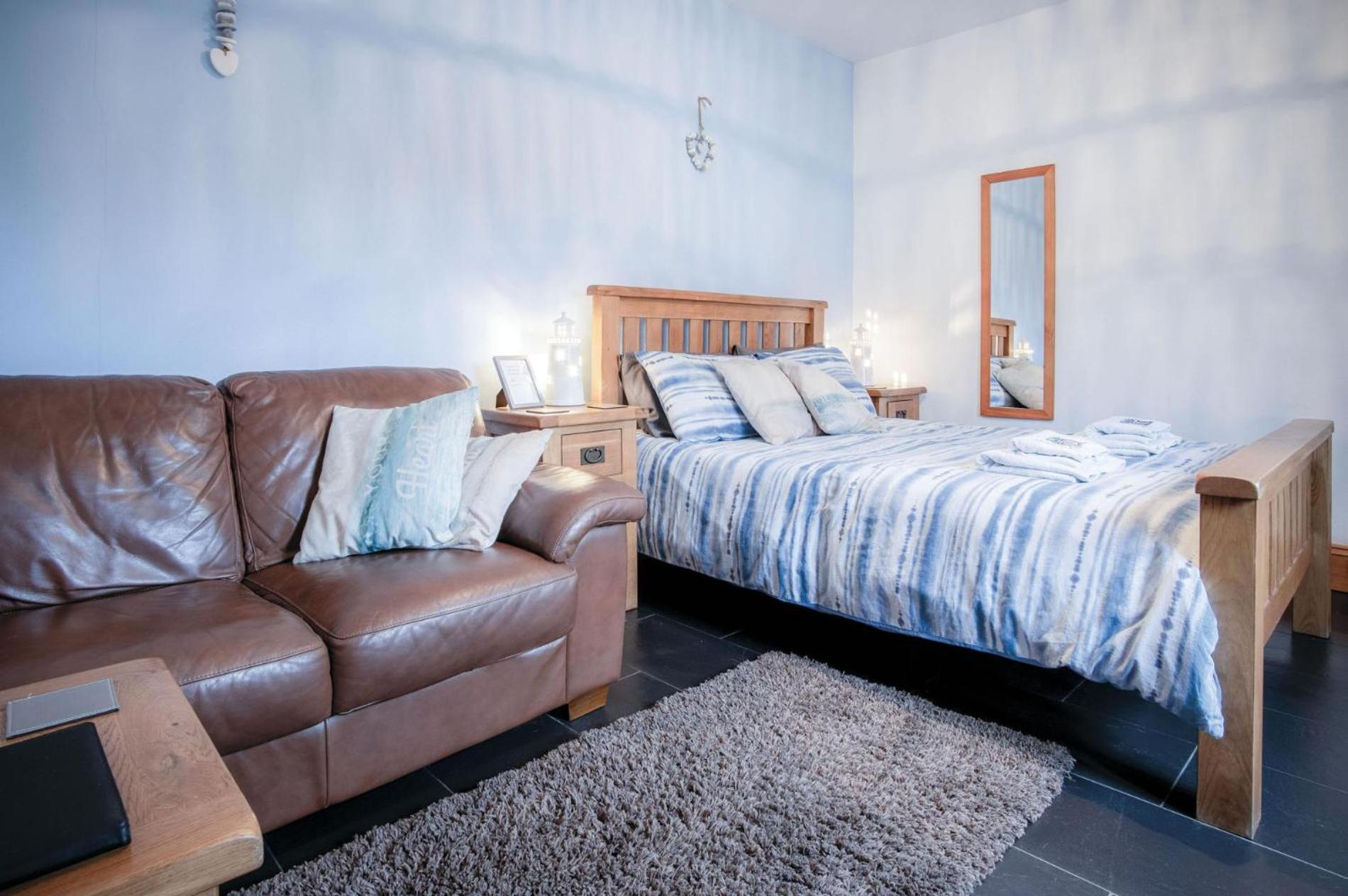 Primrose - 1 Bedroom - Llanteg Crunwear