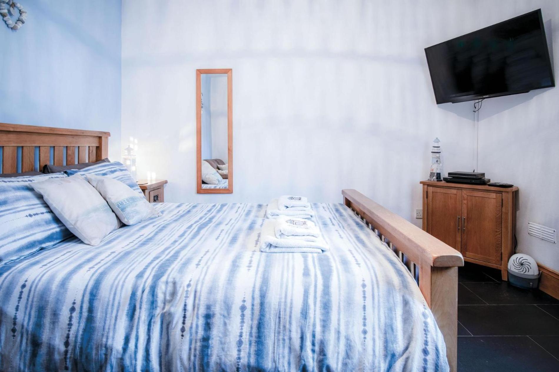 Primrose - 1 Bedroom - Llanteg Crunwear